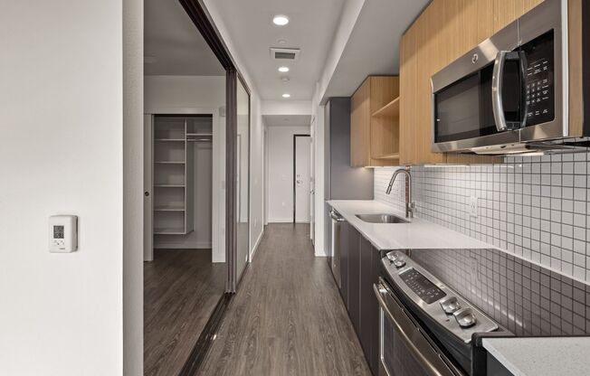 1 bed, 1 bath, 565 sqft, $2,395, Unit 606