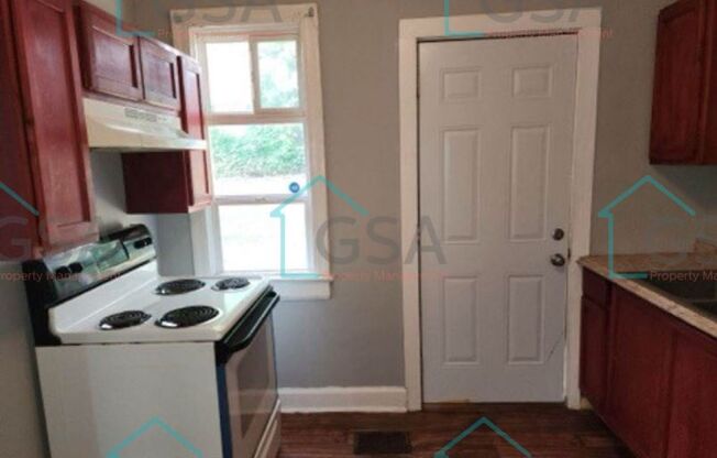 3 beds, 1 bath, 1,014 sqft, $900, Unit 694 Saxon Avenue