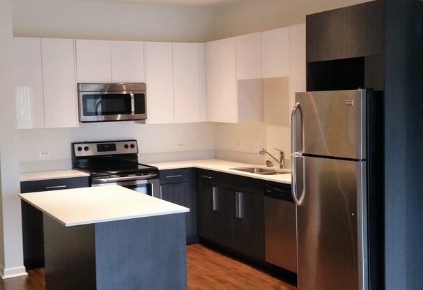 1 bed, 1 bath, 893 sqft, $1,800, Unit 310