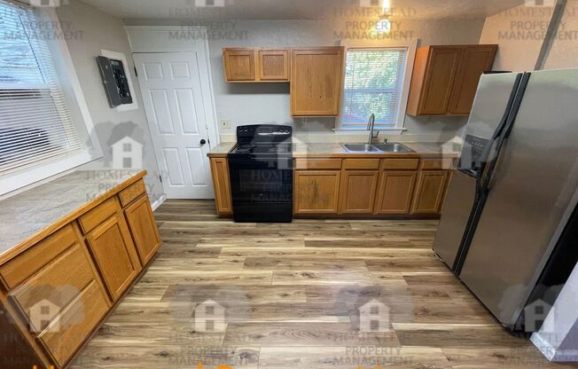 Cute as a button! Two blocks from WOU and Historical downtown Monmouth!