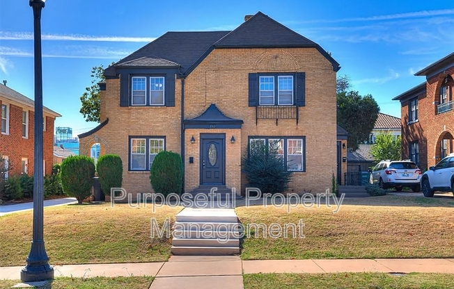 732 NE 17 ST