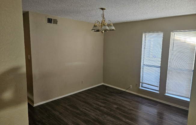 9605 Walnut