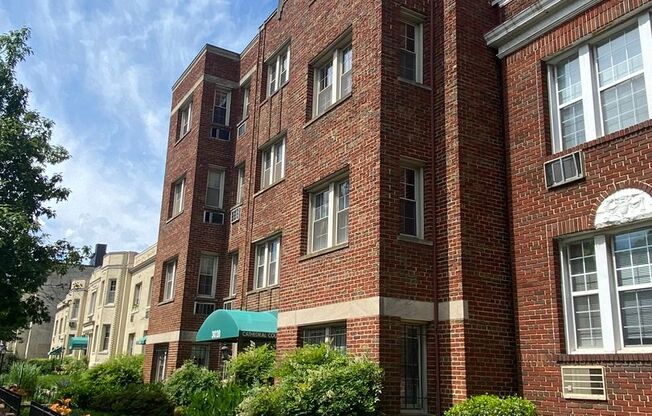 1 bed, 1 bath, $1,995, Unit # 106