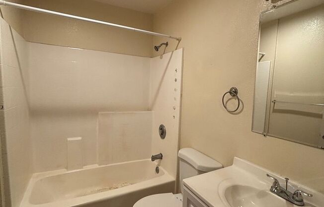 3 beds, 2 baths, 1,050 sqft, $2,700, Unit 2573-11