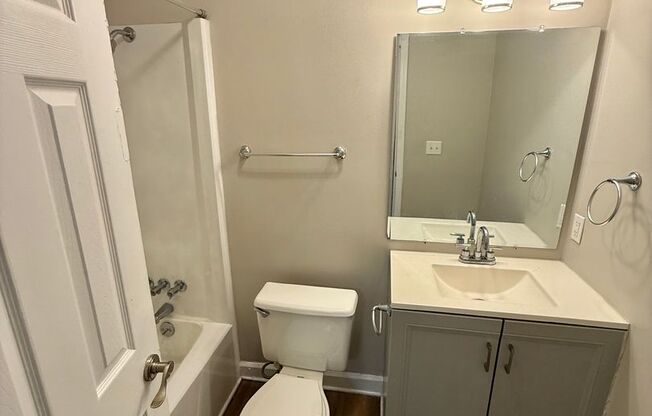 1 bed, 1 bath, 670 sqft, $1,195, Unit 415-2B