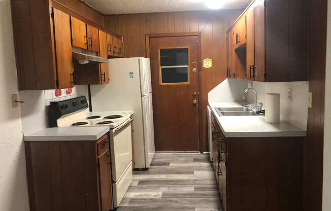 3 beds, 2 baths, $1,050