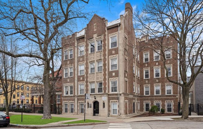 1 bed, 1 bath, 698 sqft, $2,095, Unit 208