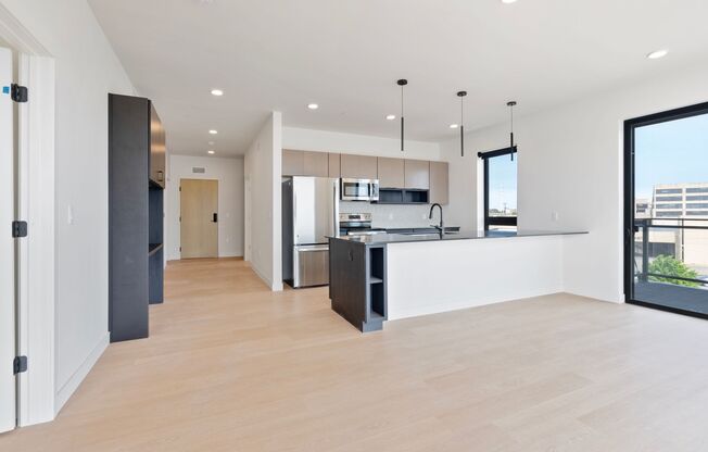 2 beds, 2 baths, 966 sqft, $2,450, Unit 321