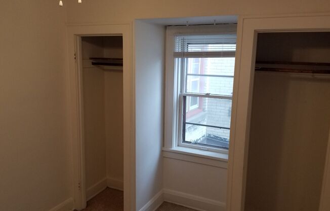 2 beds, 1 bath, 1,100 sqft, $1,275, Unit 17