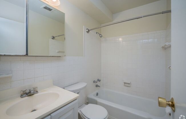 2 beds, 1 bath, 950 sqft, $1,425, Unit 3028303