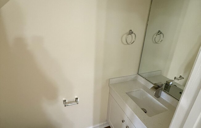 33 CHELTENHAM DR