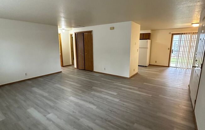 2 beds, 1 bath, 800 sqft, $1,295, Unit 111