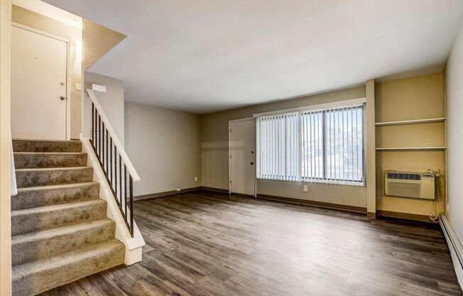 3 beds, 1.5 baths, 1,050 sqft, $1,730, Unit 4586-3