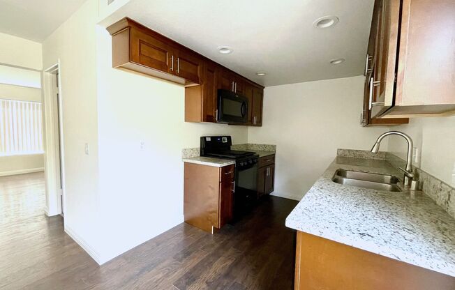 2 beds, 1.5 baths, $2,595, Unit 2