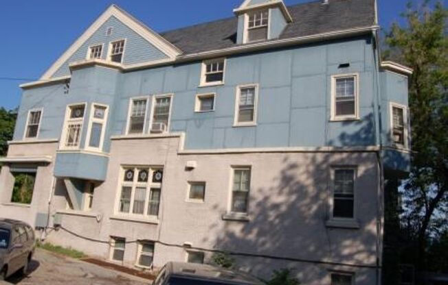 Studio, 1 bath, 325 sqft, $1,150, Unit 9