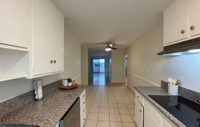 2 beds, 2 baths, 950 sqft, $2,650, Unit 12