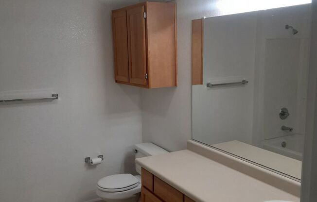 3 beds, 2 baths, 1,076 sqft, $2,250, Unit 2002