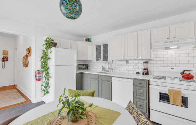 1409 BANGS AVE