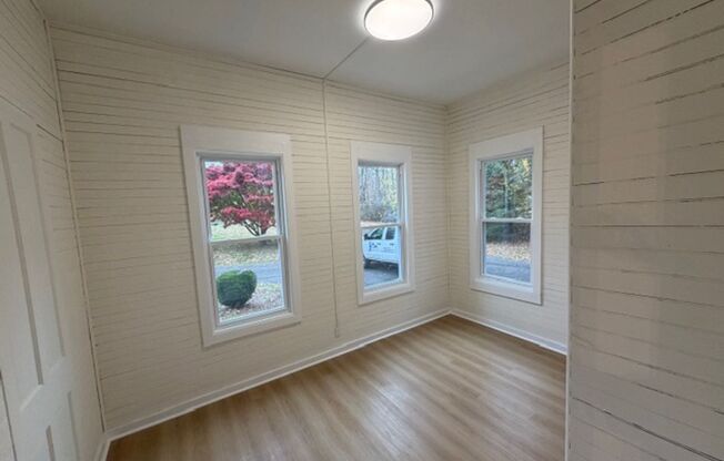 4 beds, 1 bath, 1,300 sqft, $3,500, Unit 473 Amity Rd