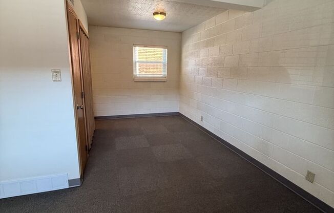 Studio, 1 bath, 500 sqft, $625, Unit 1024 SUNSET #04