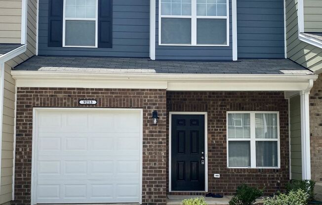 Stylish 3 Bed Townhouse with Granite Countertops and Hardwood Floors in Charlotte!