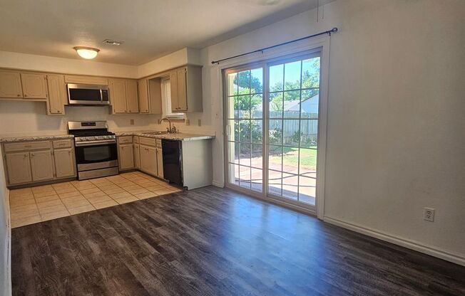 (3) Bed/(1.5) Bath in NE Norman Avail NOW!