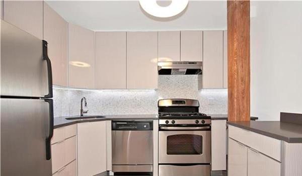 2 beds, 1 bath, $2,921, Unit 103