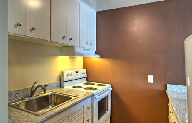 Excellent Second Floor 1bed/1bath Near Mt. Baker Light Rail!
