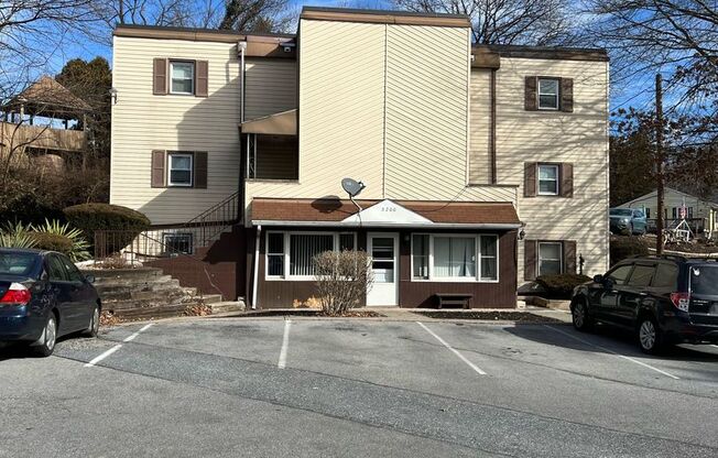 2 beds, 1 bath, $1,025, Unit 6