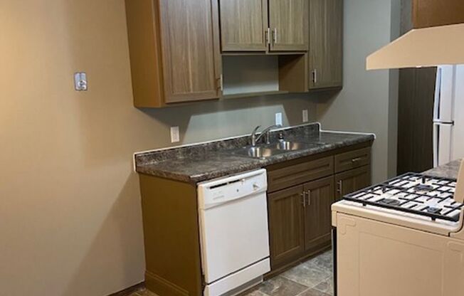 1 bed, 1 bath, 740 sqft, $1,125, Unit 1200108