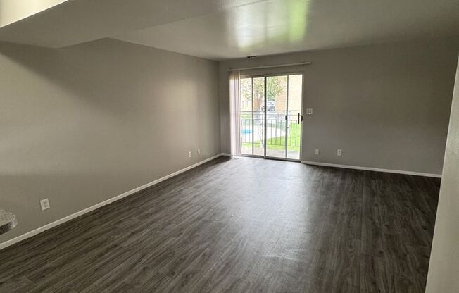 2 beds, 1 bath, 864 sqft, $1,195, Unit Unit 09