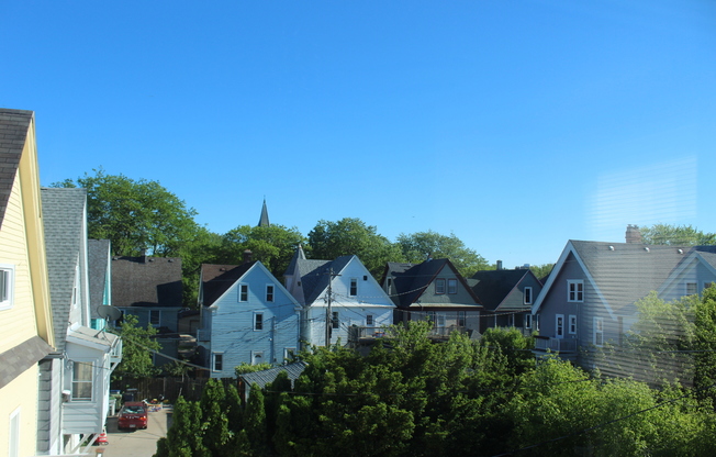 August Management presents the Murray Hill Apartments