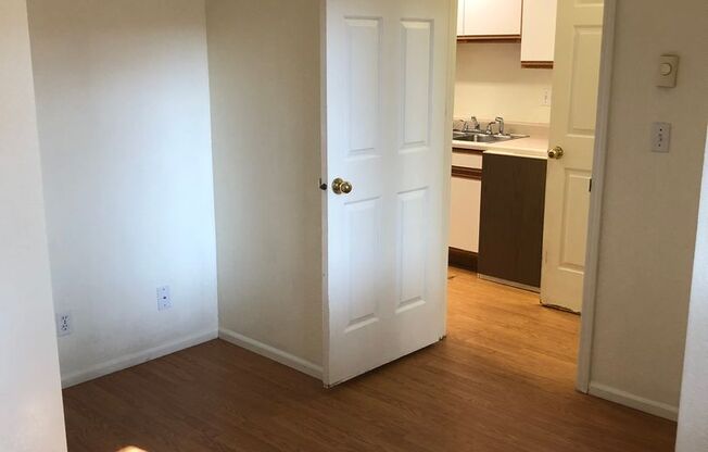 1 bed, 1 bath, $925, Unit 17