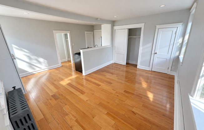 Studio, 1 bath, $1,100, Unit 44