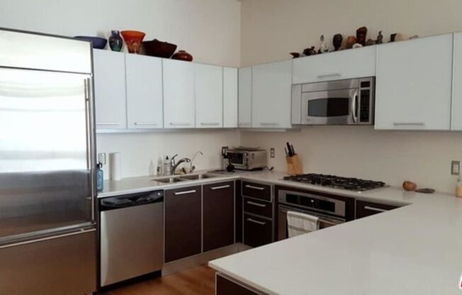 2 beds, 2 baths, 1,200 sqft, $3,650, Unit 1906