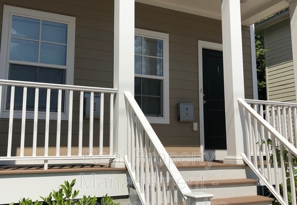 313 W 14 ST