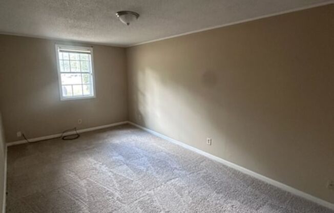 3 beds, 1 bath, $999