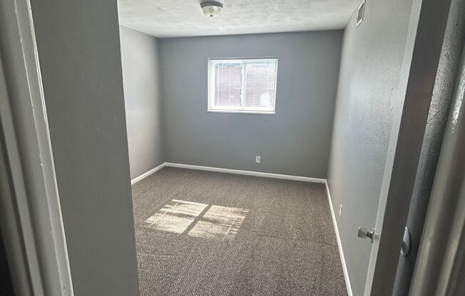 2 beds, 1 bath, 750 sqft, $945, Unit B04 1034 10