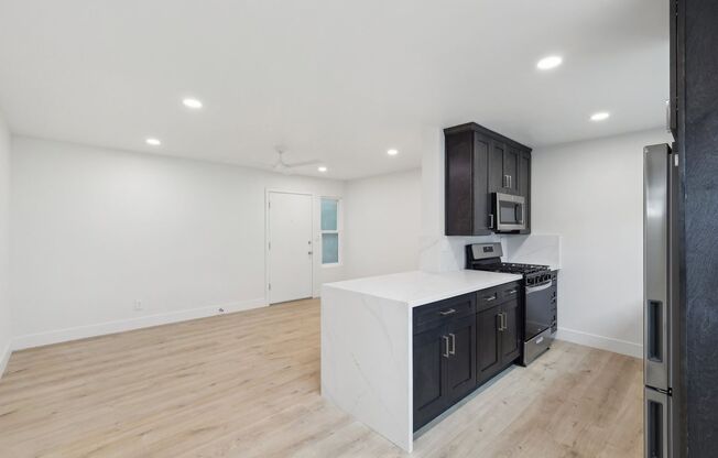 Live Near Ocean Beach! 1st Floor 1-Bedroom – $1,000 Off First Month!