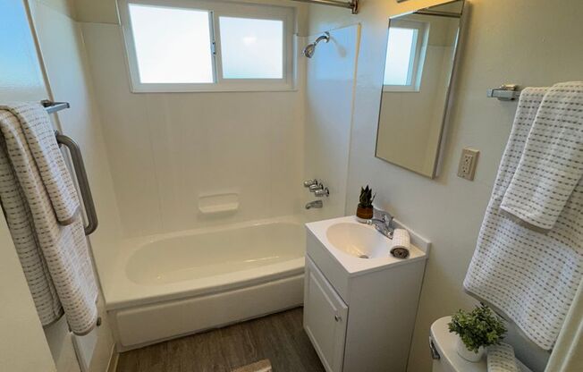 2 beds, 1 bath, 825 sqft, $2,445, Unit 14