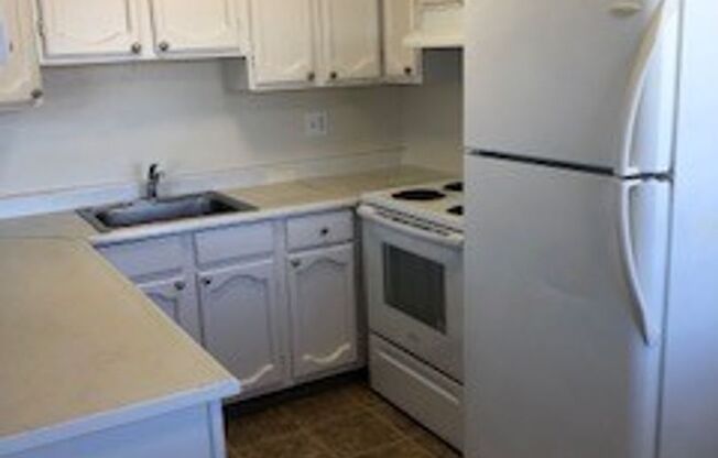 2 beds, 1 bath, 710 sqft, $999, Unit Unit F