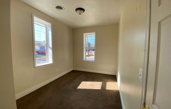 2 beds, 1 bath, $1,100, Unit 2