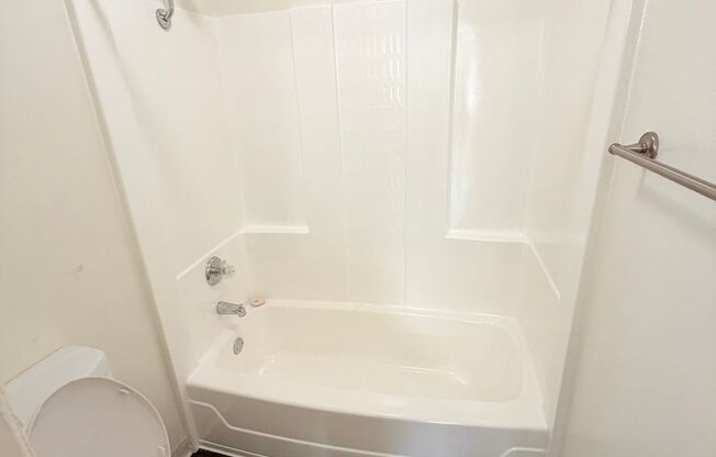 1 bed, 1 bath, 713 sqft, $1,995, Unit B114