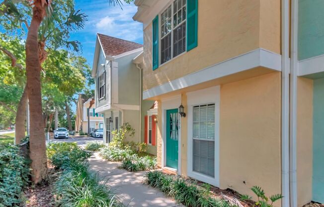 South Tampa 2 Bedroom w/ Office 2 Bathroom Townhome