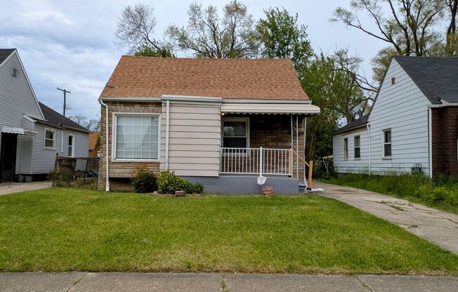 4148 16th St 3bed/1bath with great kitchen and new flooring throughout located in Ecorse