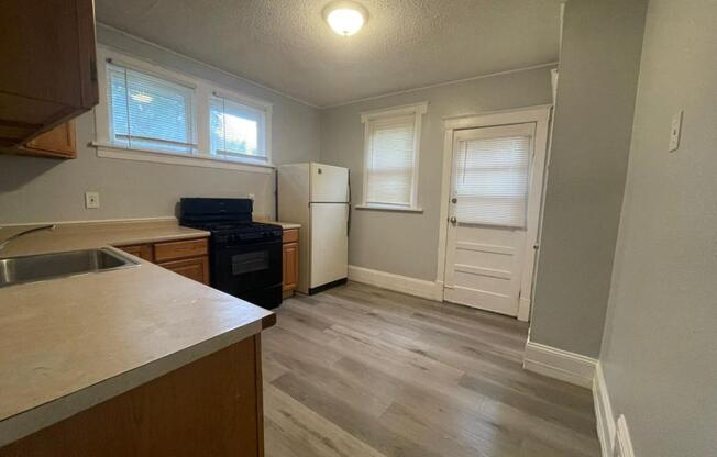 2 beds, 1 bath, 840 sqft, $1,200