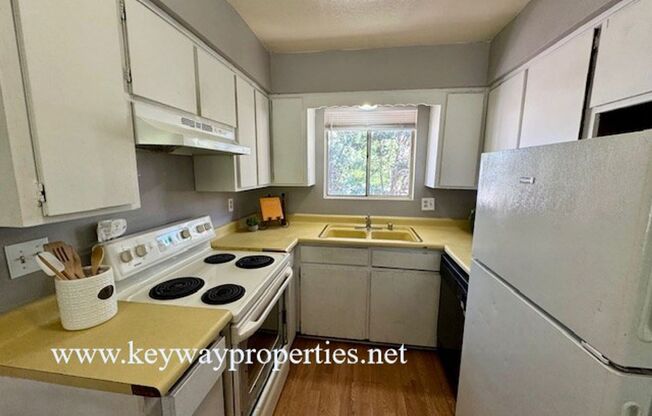 2 beds, 1 bath, 800 sqft, $950, Unit Apt. 4