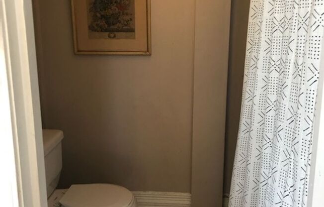 Studio, 1 bath, $595, Unit 9