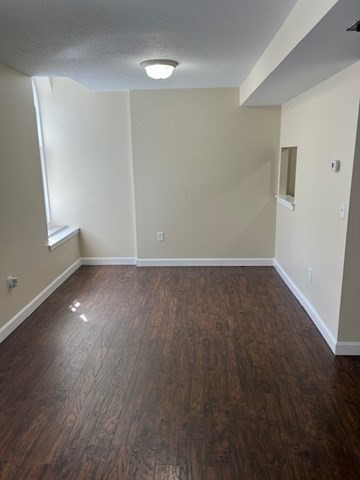 2 beds, 1 bath, 764 sqft, $2,100, Unit 1-27