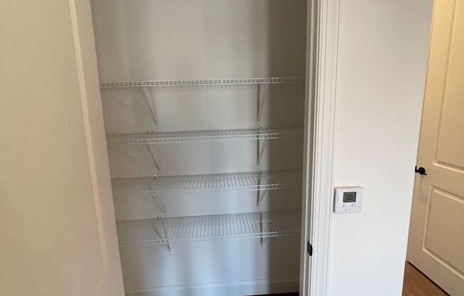 1 bed, 1 bath, 859 sqft, $1,600, Unit B102